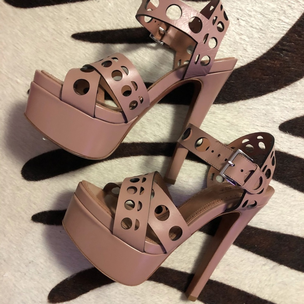 Alaïa Nude Shoes